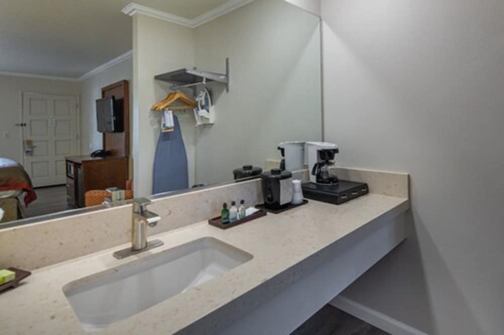 Ramada by Wyndham Mountain View 7/28