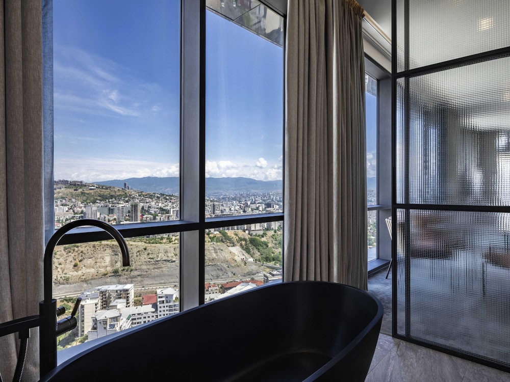 Pullman Tbilisi Axis Towers 20/45