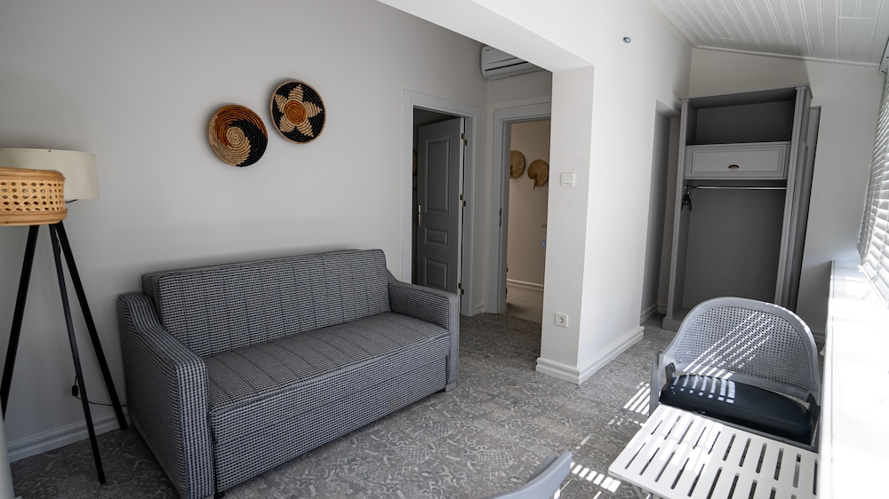 Ece Suites Apart 27/50
