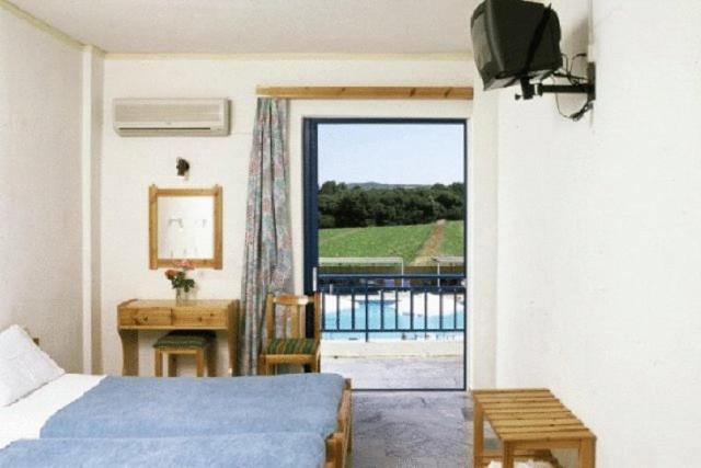 Lintzi Hotel 11/55