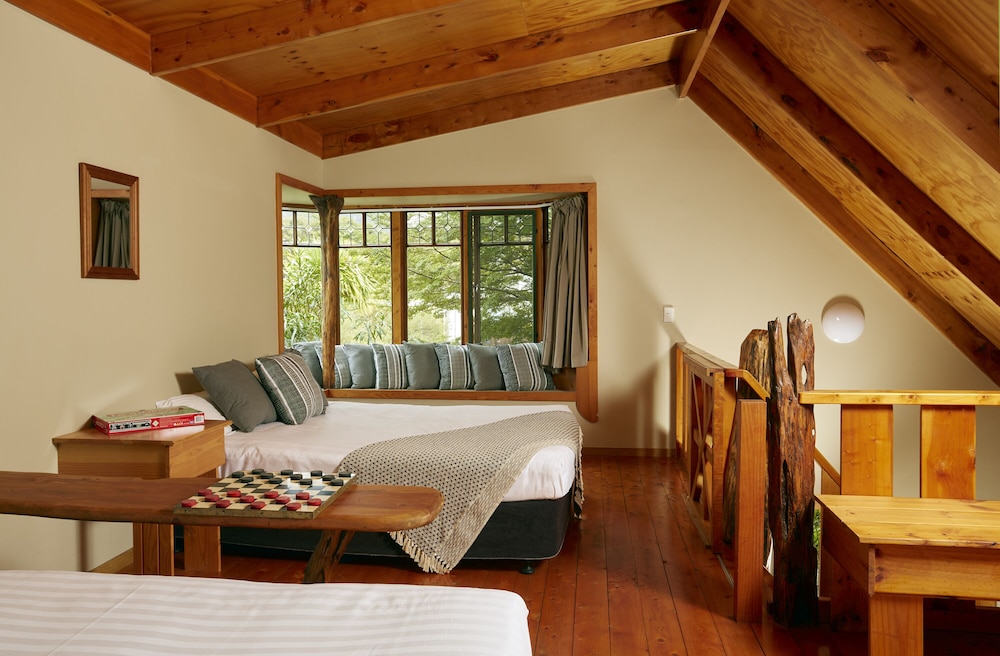 Awaroa Lodge 7/50