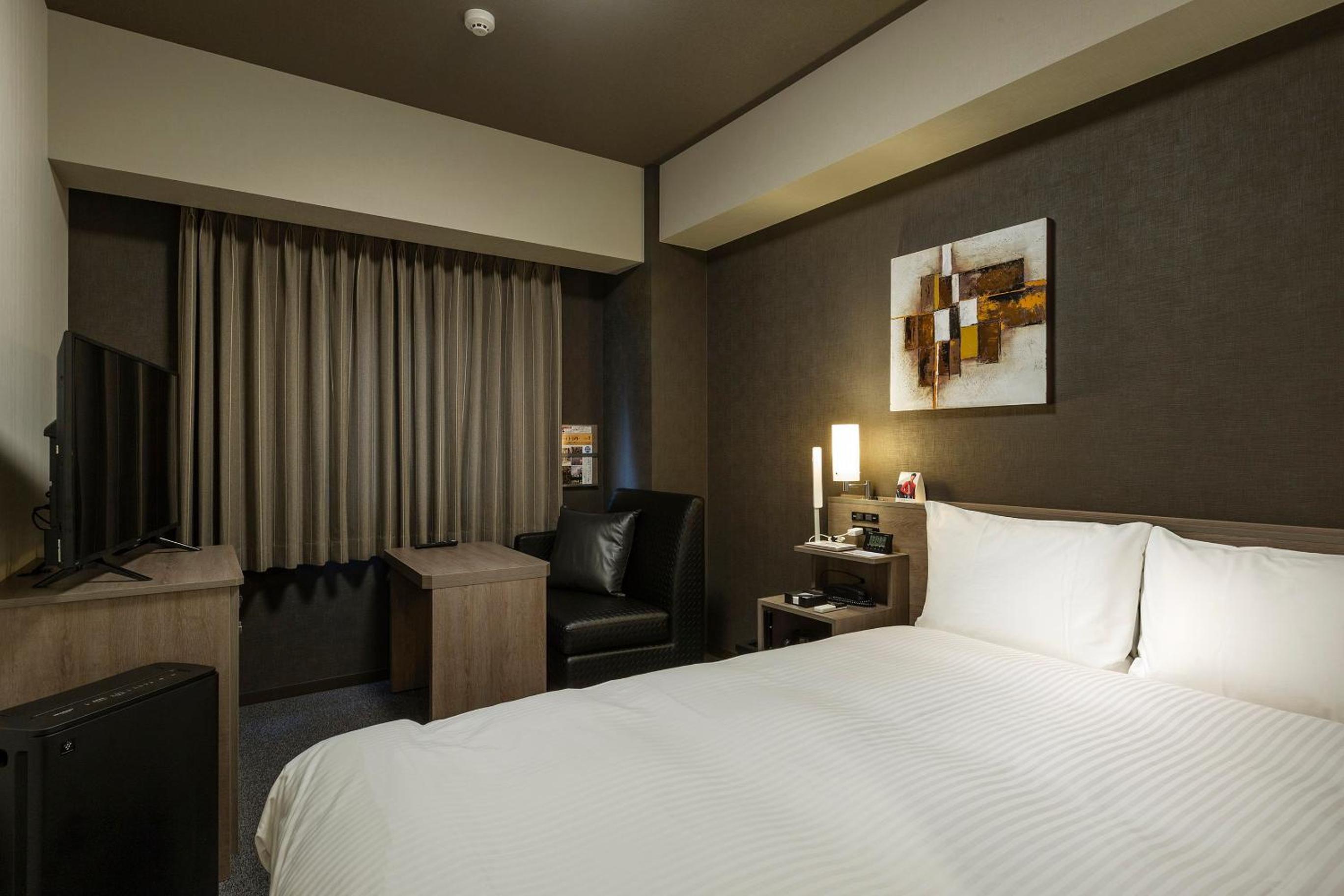Semi Room, Semi Double Bed, Electronic Cigarette Only