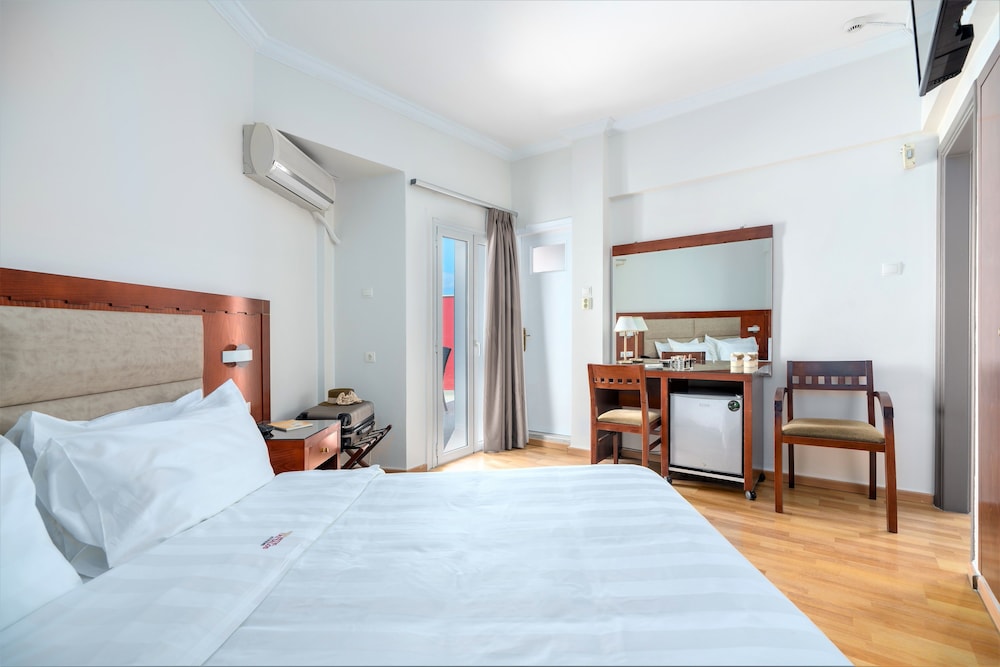 ROOM, DOUBLE OR TWIN BED, BALCONY