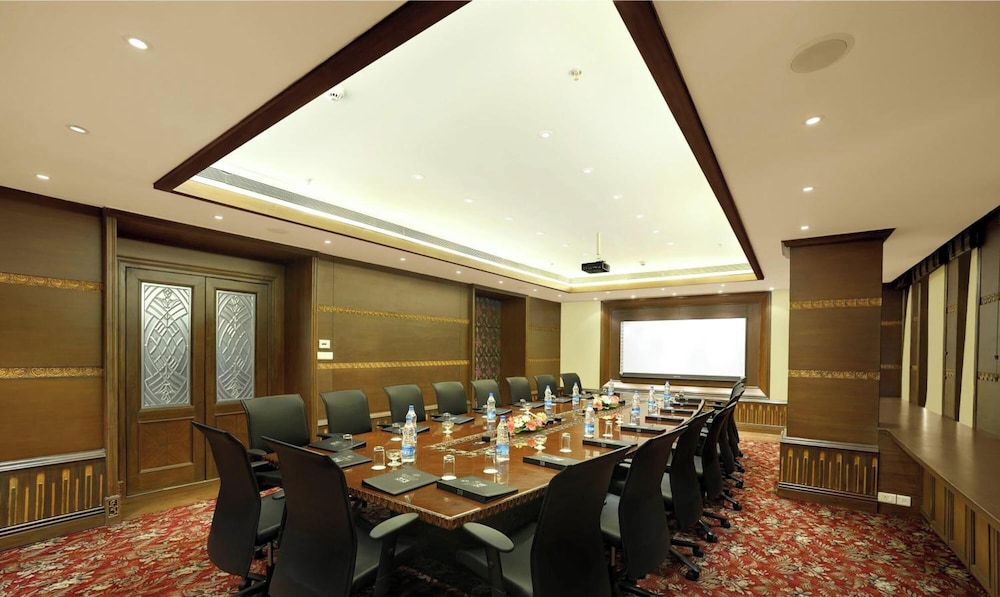 MAYFAIR Convention 28/37