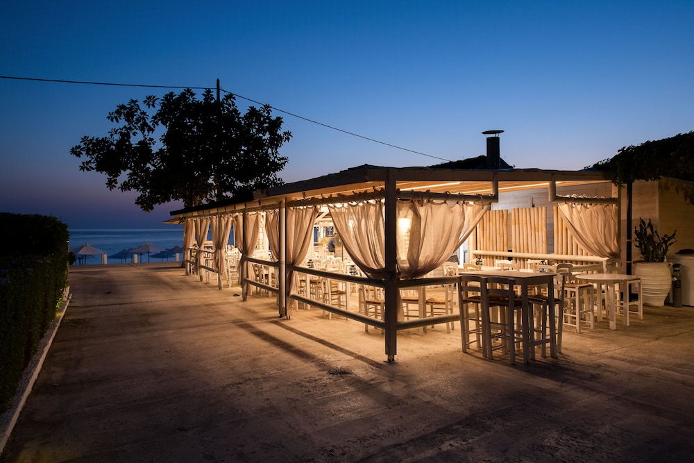 Thomatos Apartments Lourdas Beach 44/50
