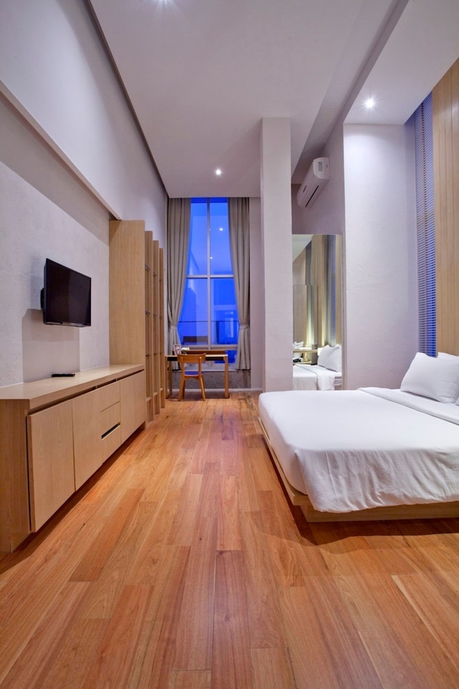 Balcony Seaside Sriracha Hotel Serviced Apartments 8/34