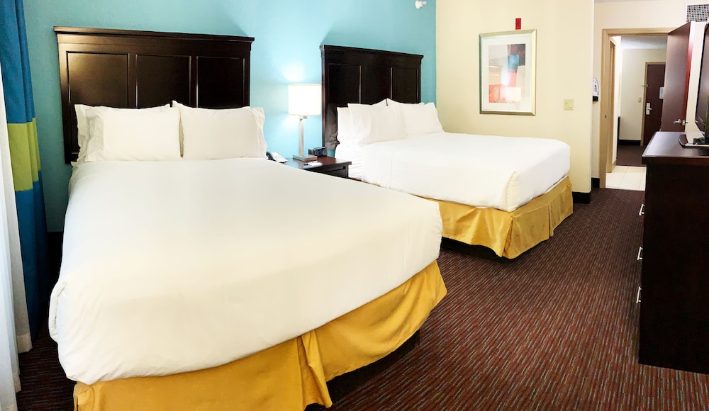 Holiday Inn Express Hotel Suites Gainesville 38/64
