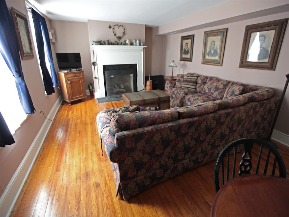 Lafayette Inn 49/66