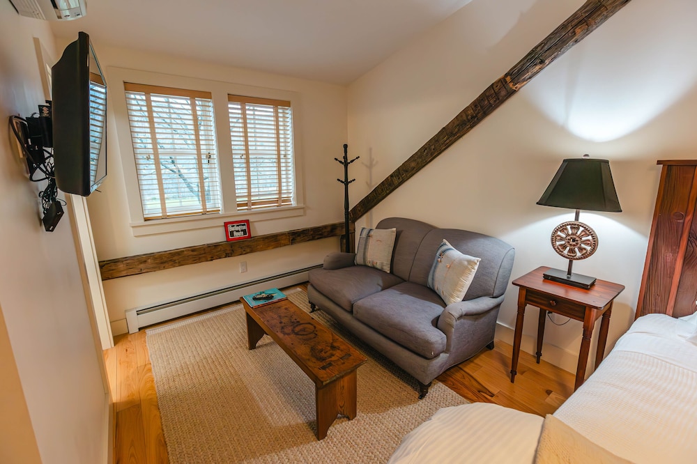 Hill Farm Inn 25/50