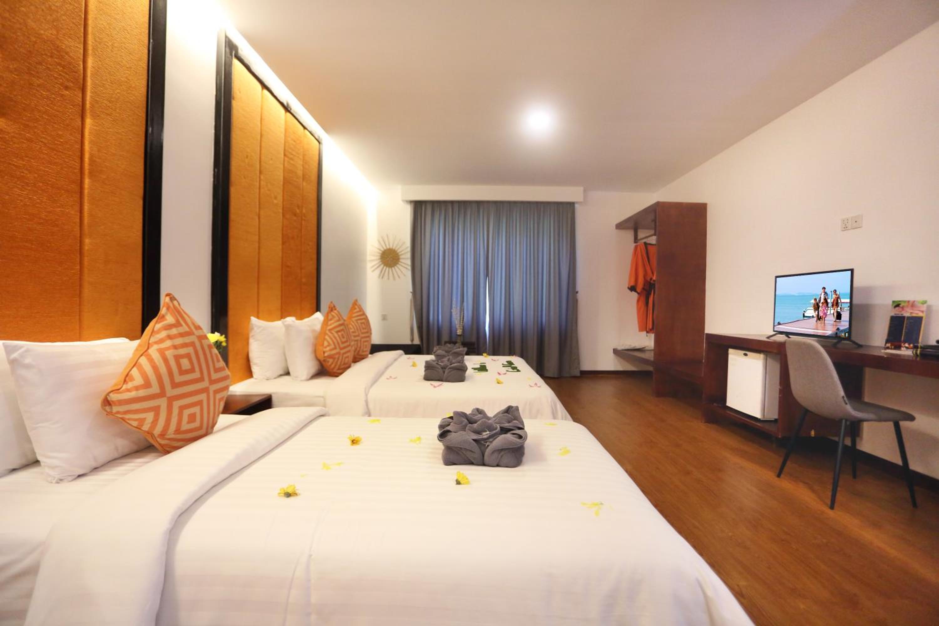 Deluxe, Family, Pool View, Balcony