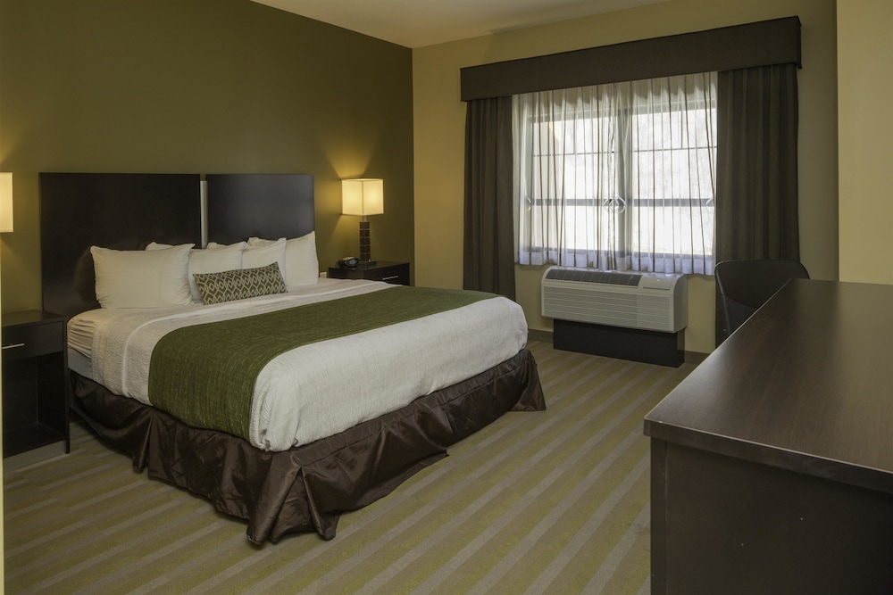 Best Western Plus Franciscan Square Inn and Suites Steubenville 16/47