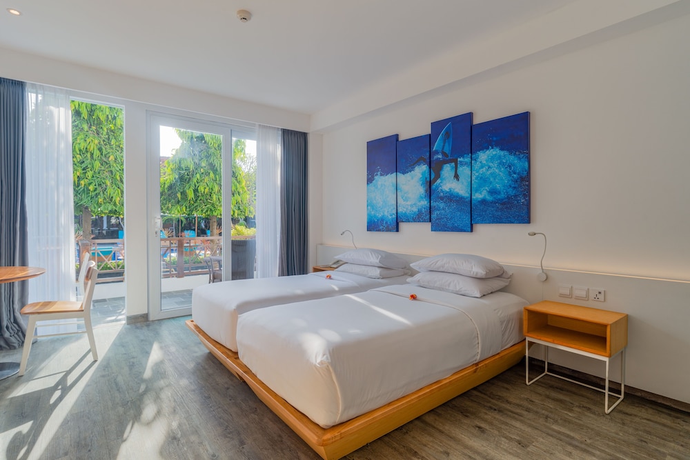PREMIUM, TWIN BEDS, POOL VIEW