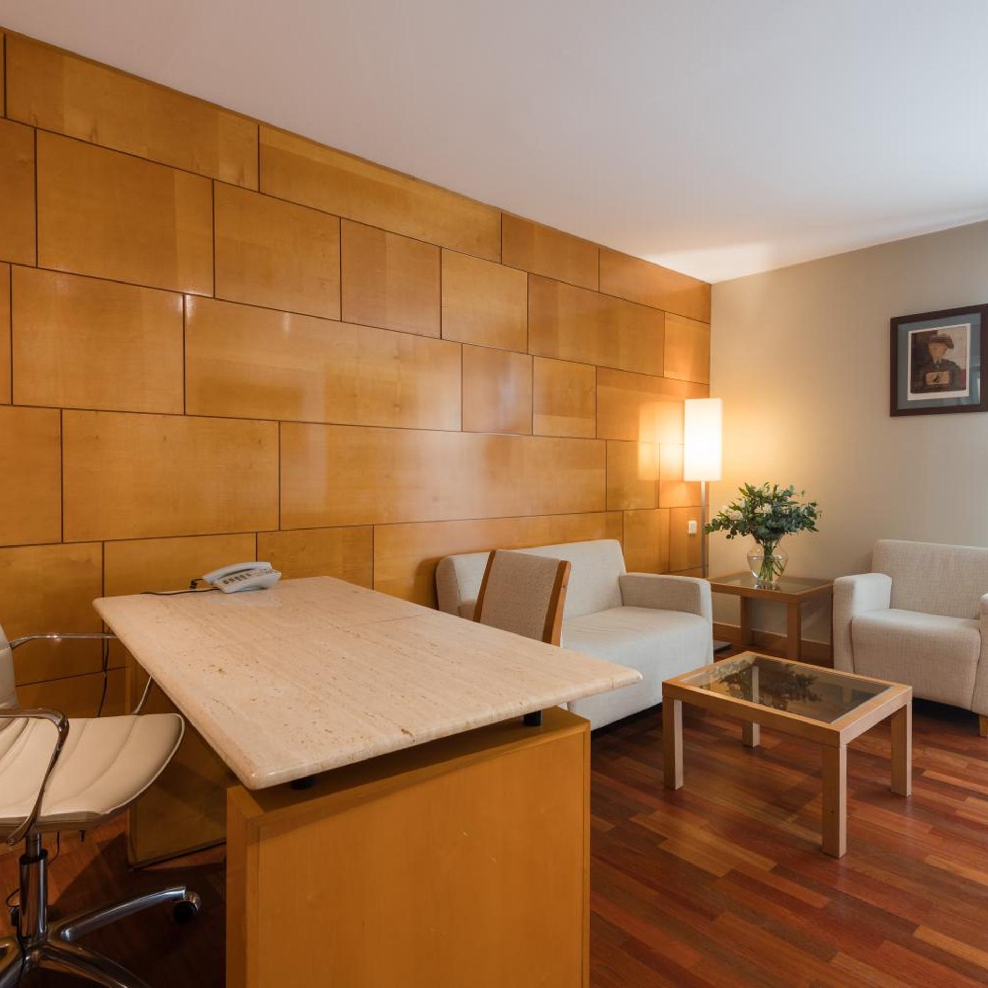 جناح جونيور، Hotel Ciudad de Valladolid 4/10