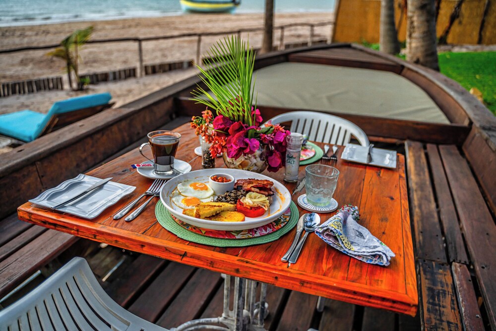 Vilanculos Beach Lodge T 31/50