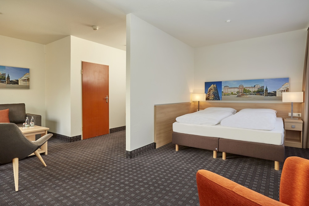 1 BEDROOM, SUITE