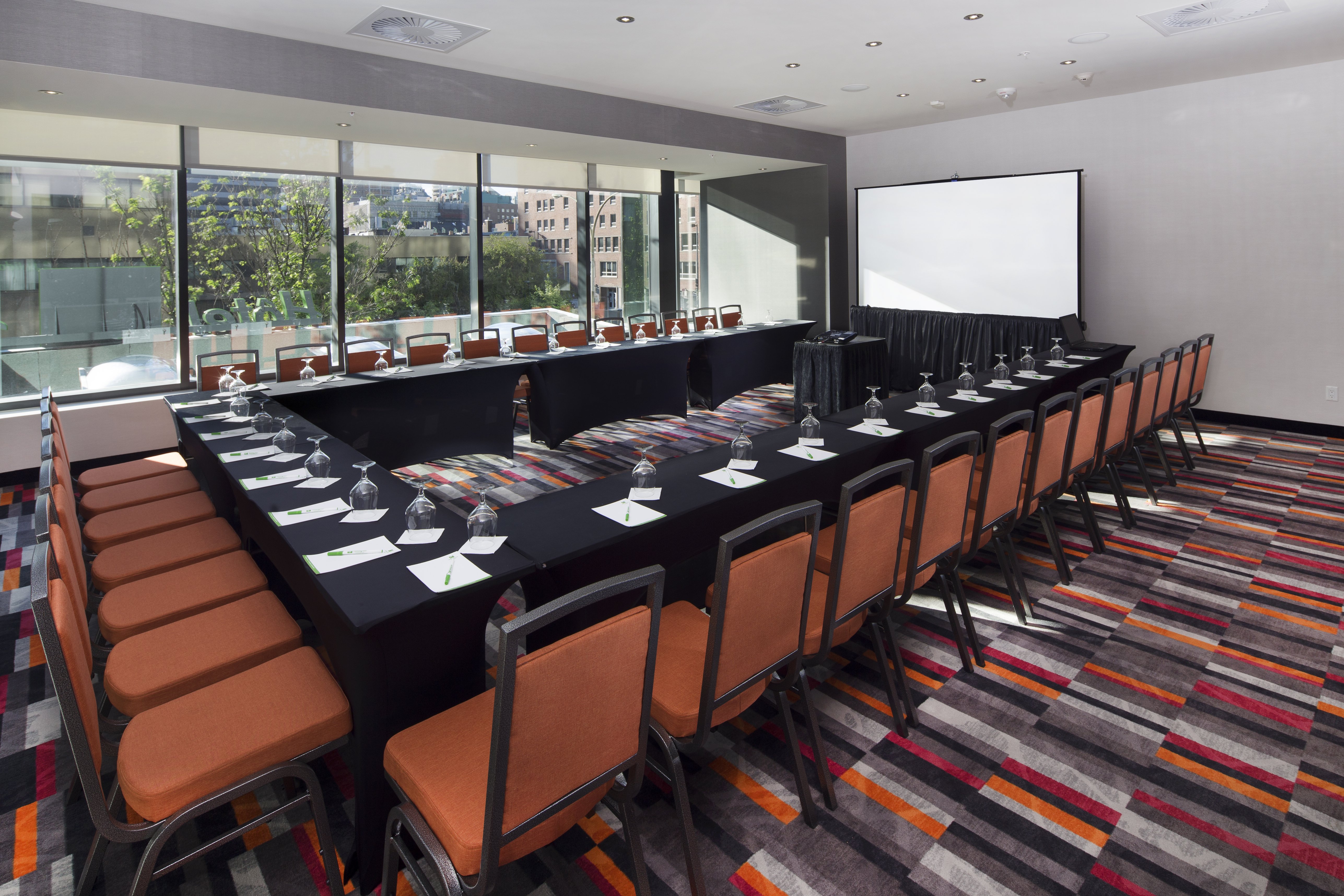 Holiday Inn Hotel Suites Montreal Centre Ville Ouest 67/78