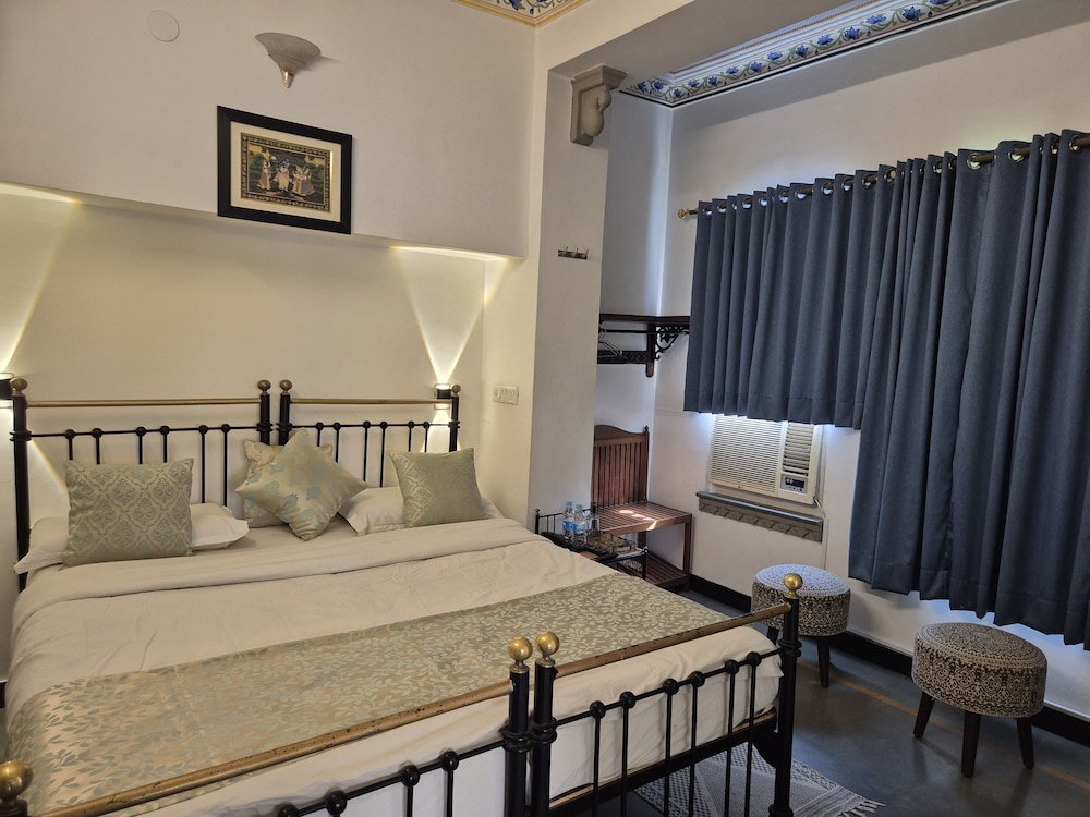 Mewar Haveli 39/57