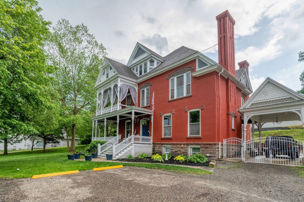 Hatch House Bed & Breakfast 4/38
