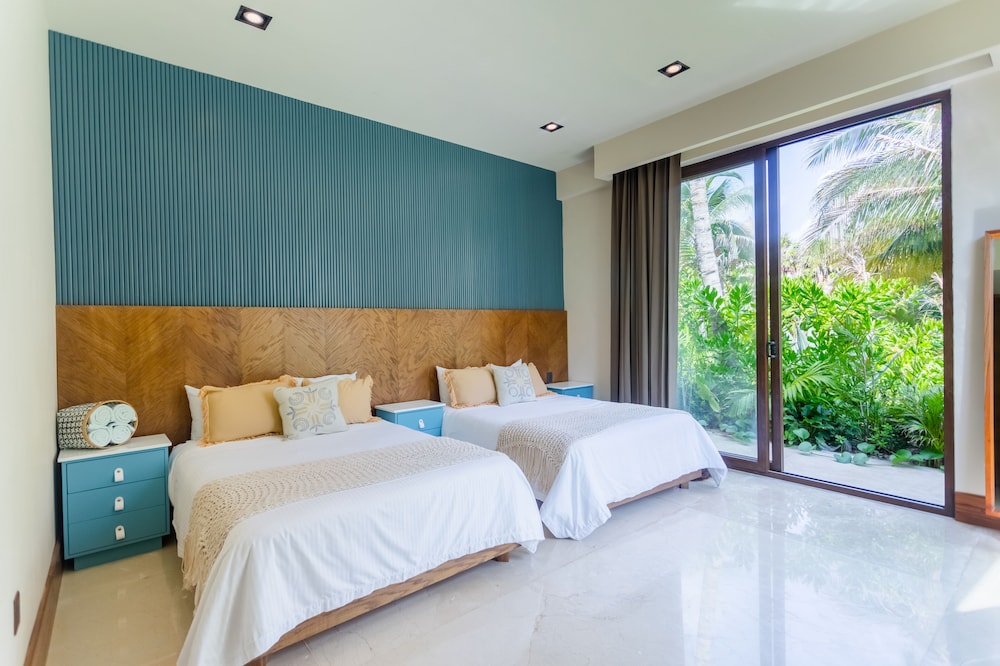 House, 3 King Beds
