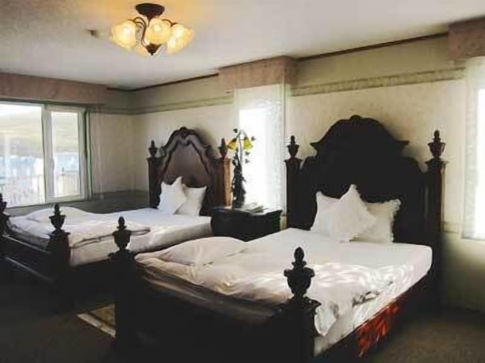 Petit Hotel Corinthian 6/31