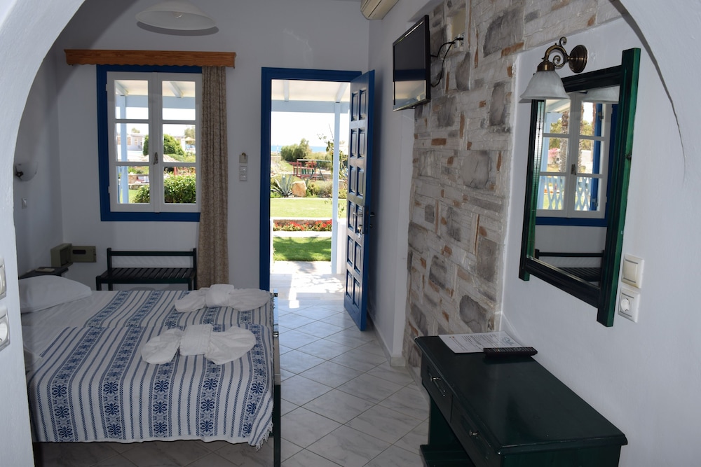 Stella Naxos Island 17/50