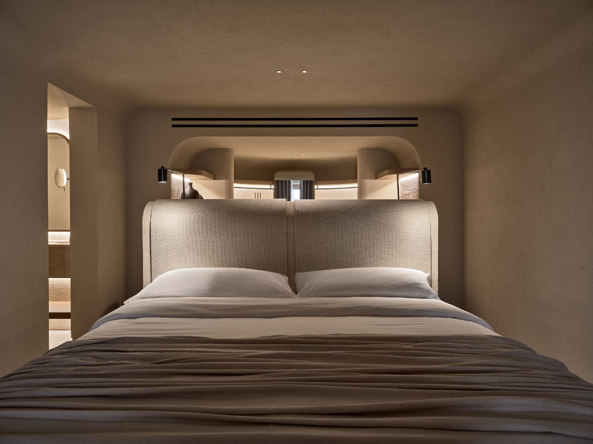 Aeon, Suite, Inland View