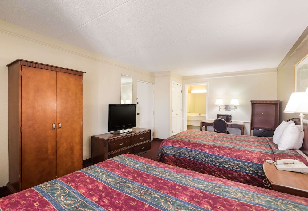 Bhagat Hotels Stone Mountain Atlanta BW Signature Collection 18/35