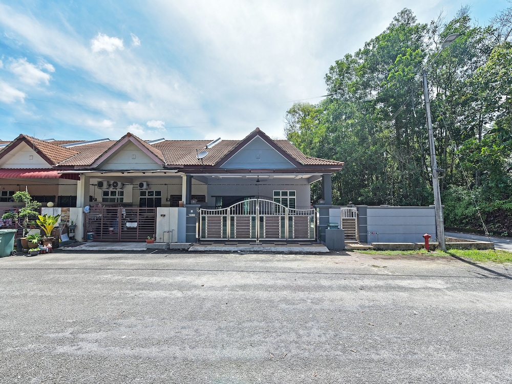 Oyo 89777 Urbanstay Kuantan 2/39