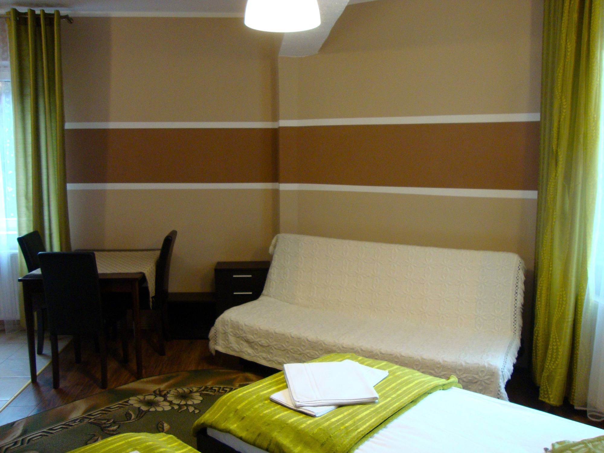 1 BEDROOM, STUDIO, SUITE, KITCHENETTE