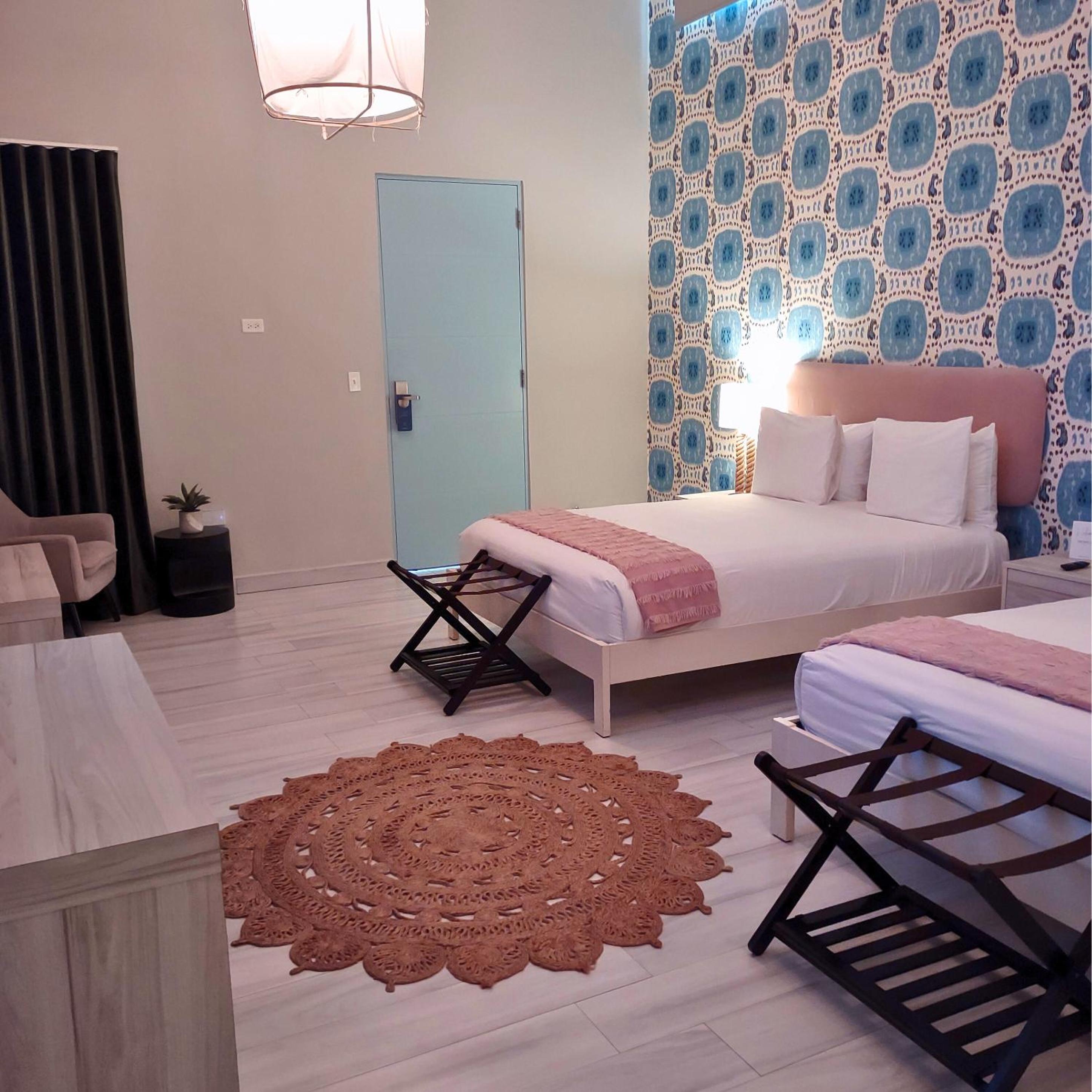 Deluxe, 2 Double Beds