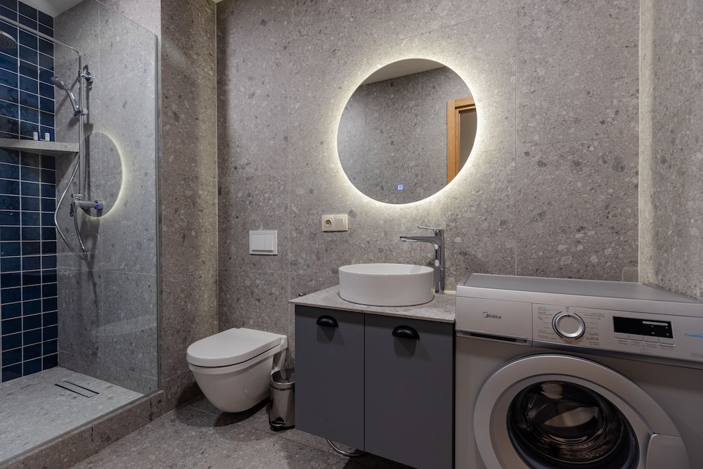 MiraMar Luxury Residences 83/86