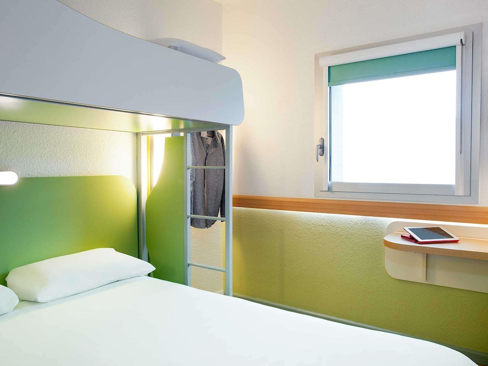 IBIS BUDGET BEACONSFIELD 12/28