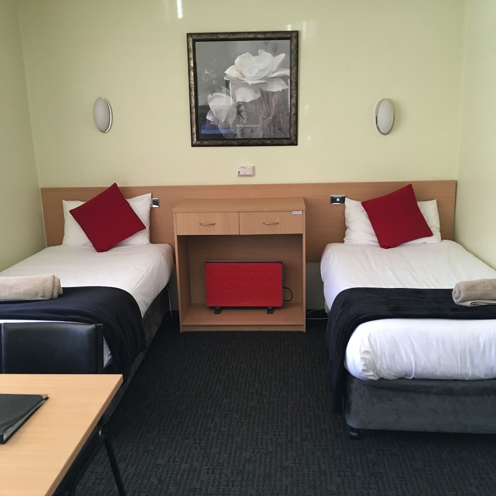 Sky Rider Motor Inn 10/69