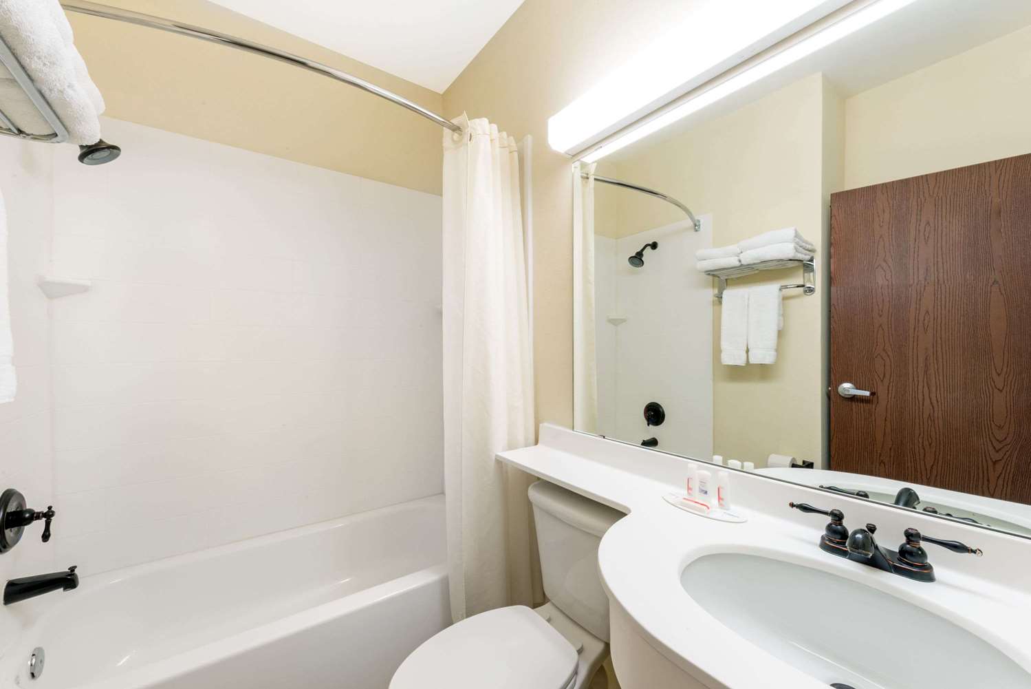 Microtel Inn & Suites by Wyndham Eagle Pass 23/23