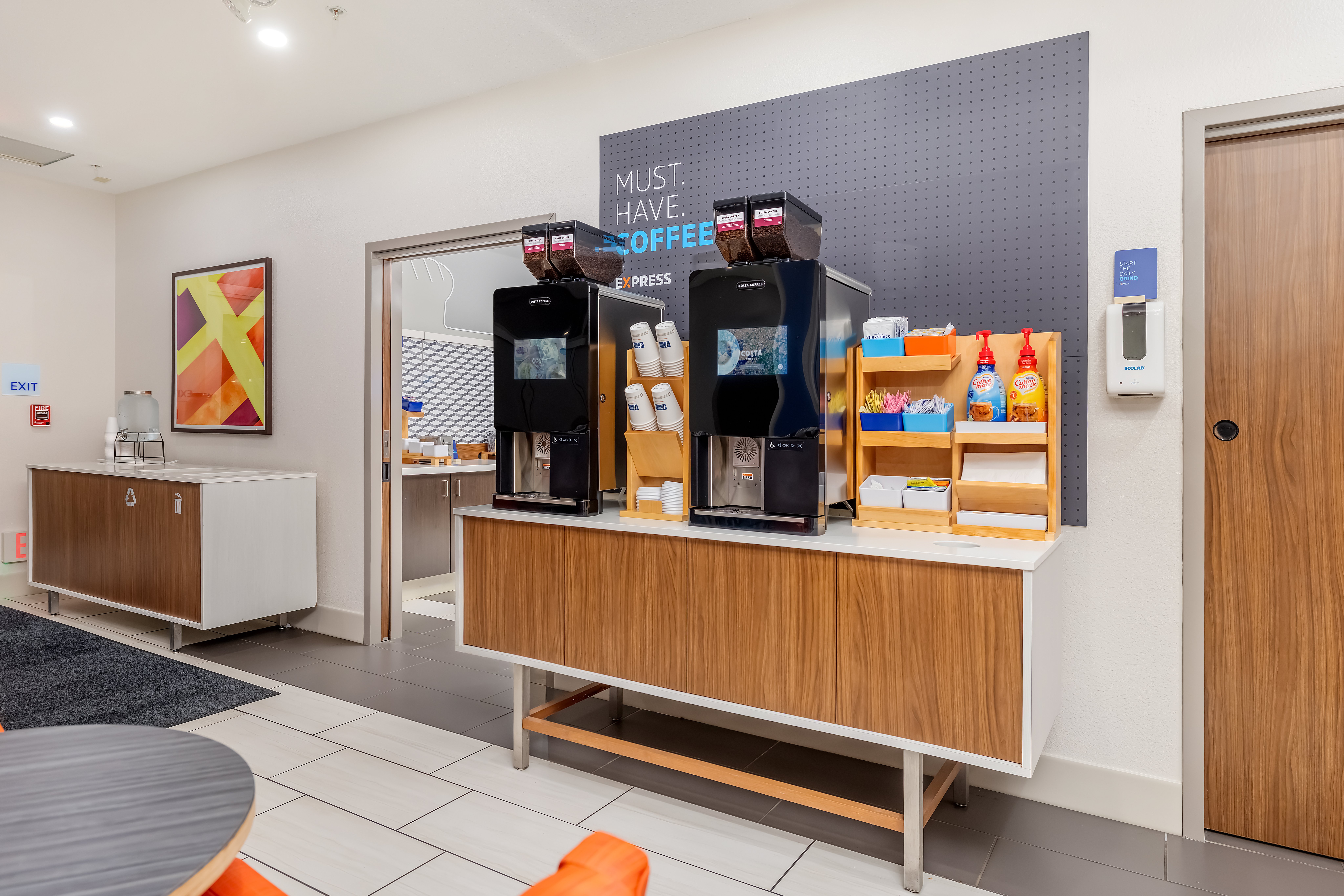 Holiday Inn Express and Suites Medford 9/38