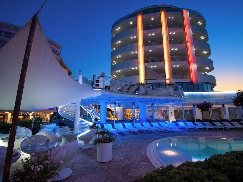 Hotel Premier & Suites in CERVIA