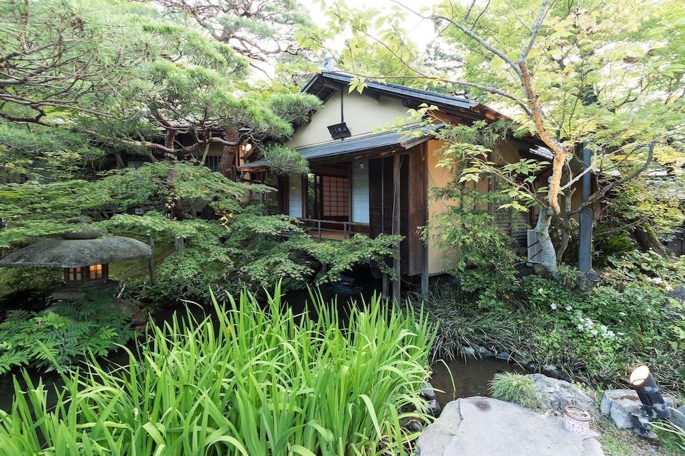 Nanzenji Sando Kikusui 41/50