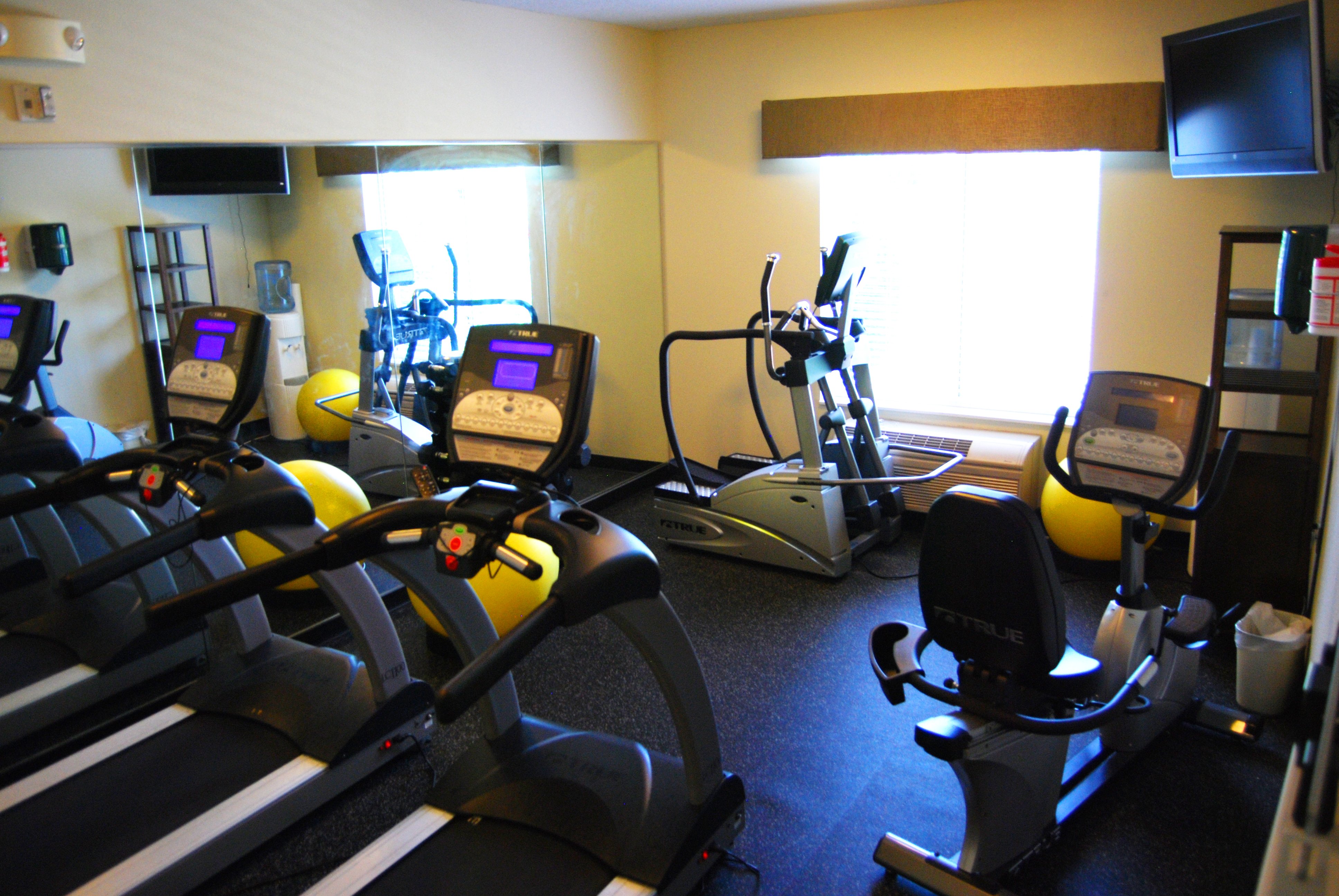 Holiday Inn Express & Suites Superior Duluth Area 52/68