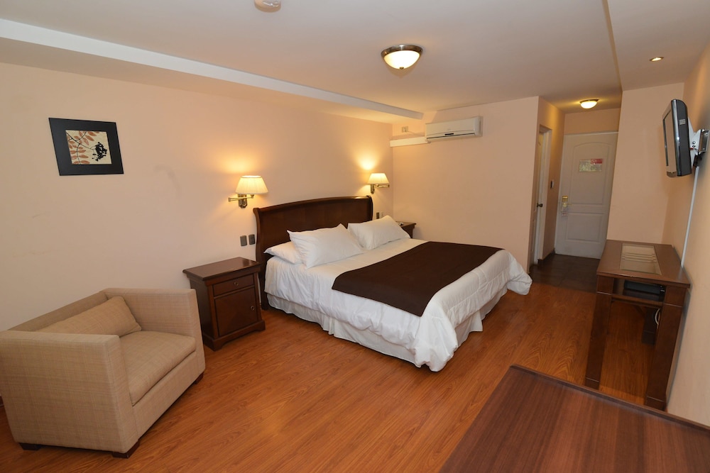 Howard Johnson by Wyndham Rinconada De Los Andes 10/30