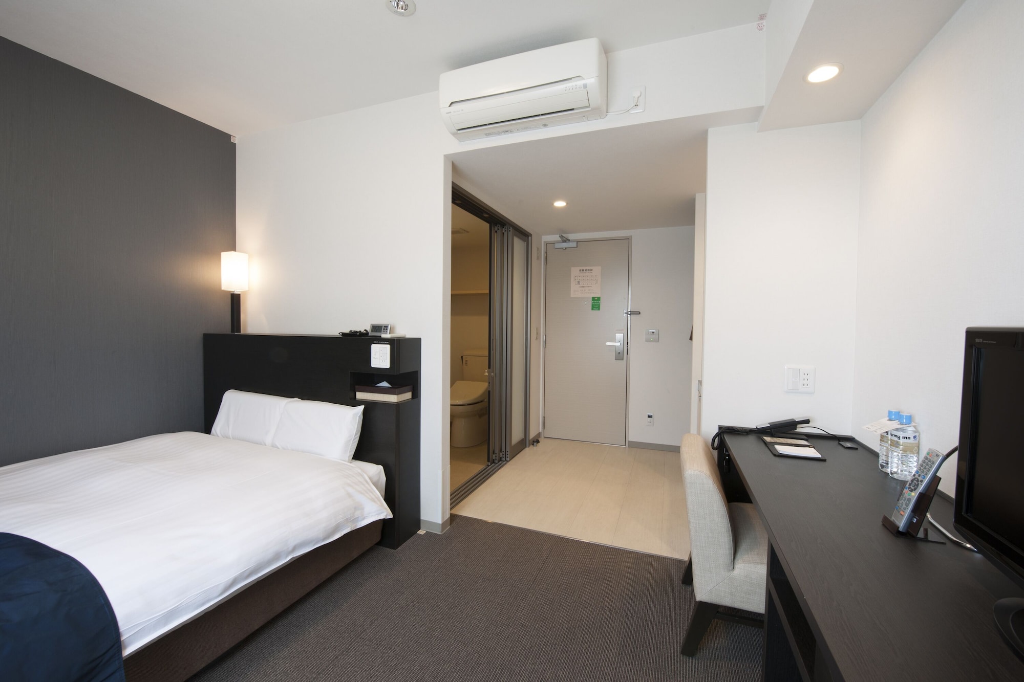 ROOM, DOUBLE BED, SMOKING