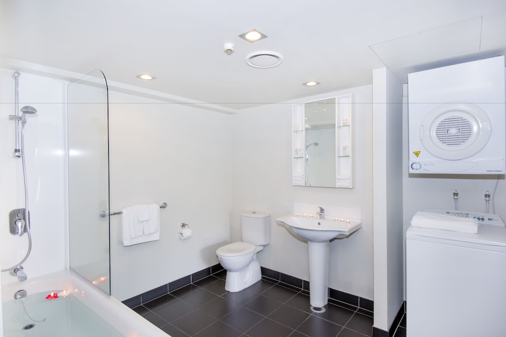 Quest Ponsonby 12/44