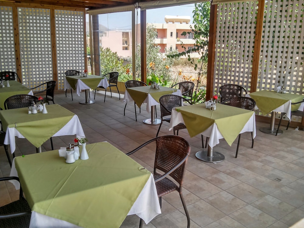 HOTEL ATHENA 18/30
