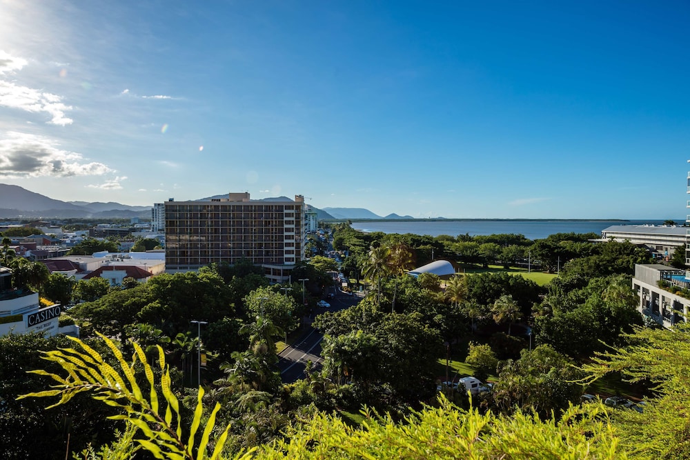 HILTON CAIRNS HOTEL in CAIRNS
