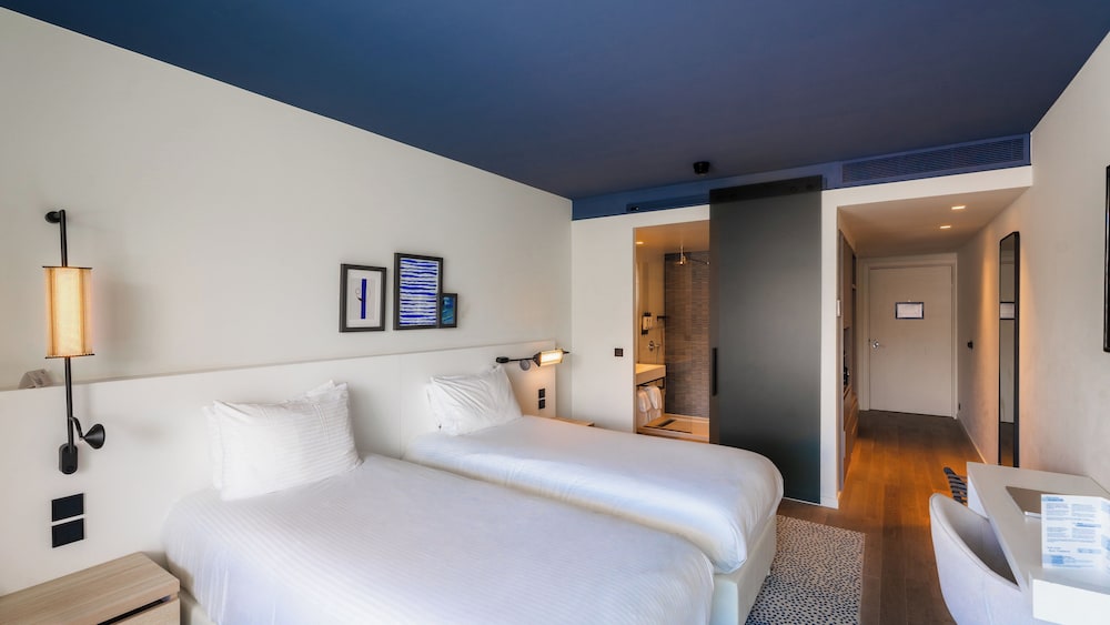 غرفة قياسية بسريرين منفصلين بإطلالة على الجبل والمدينة، Indigo Cagnes Sur Mer 6/10