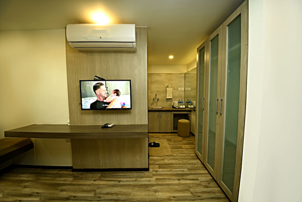 The Milestone Hotel 4/54