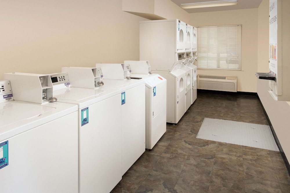 WoodSpring Suites Junction City 15/26
