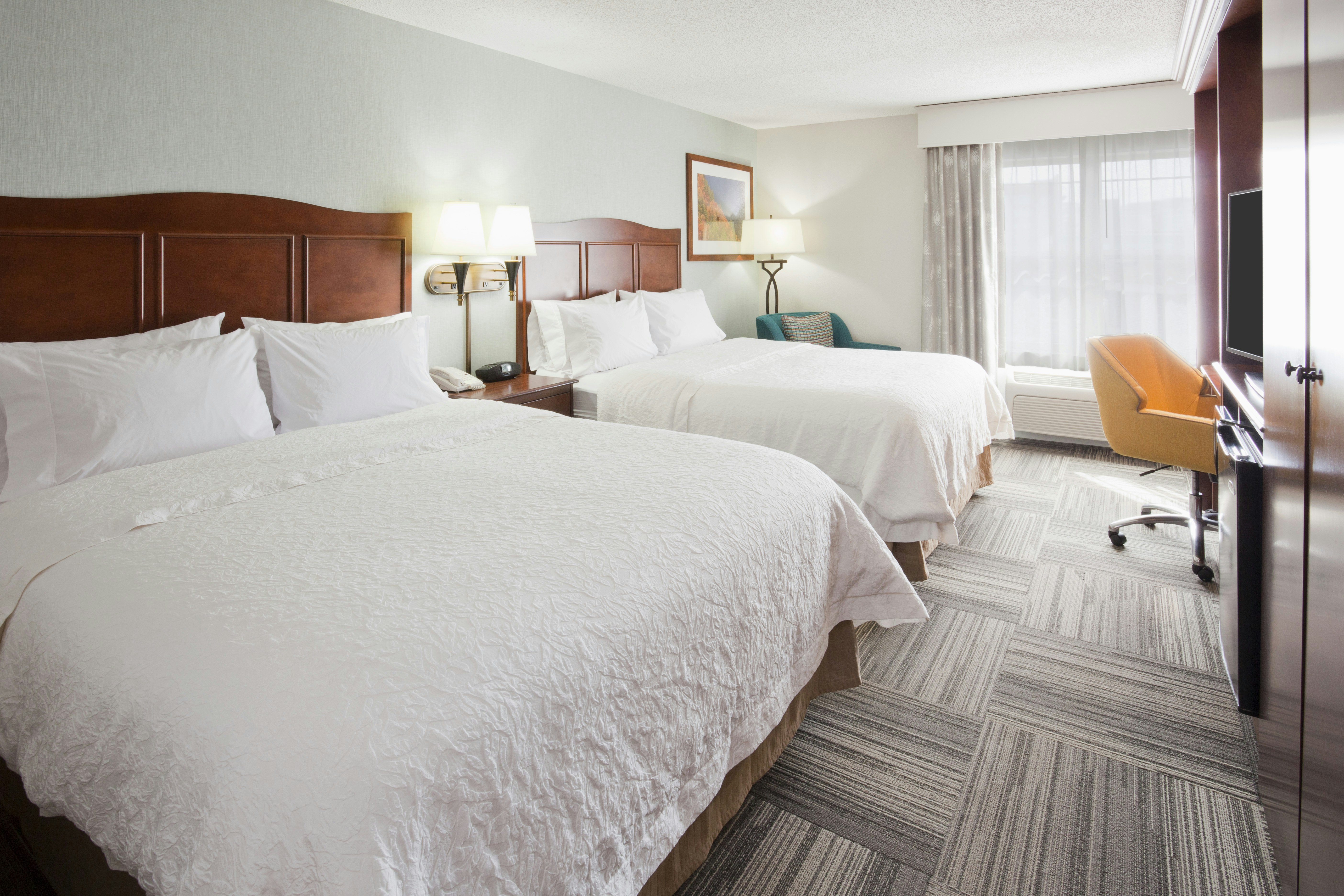 غرفة بسريرين كوين بإطلالة على المدينة، Hampton Inn Duluth Canal Park 2/4