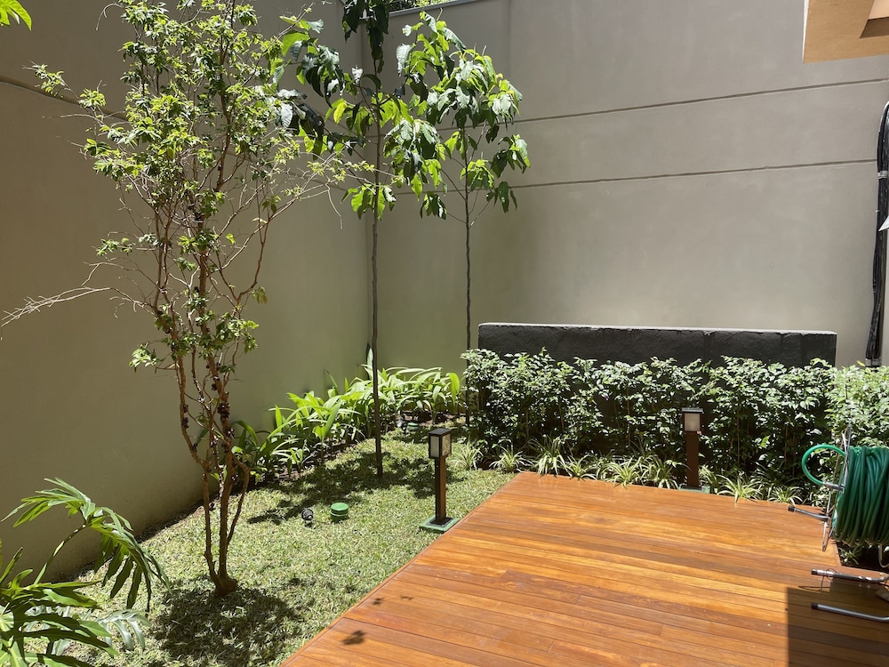 Cozzy Suites Paraiso Hotel 52/61
