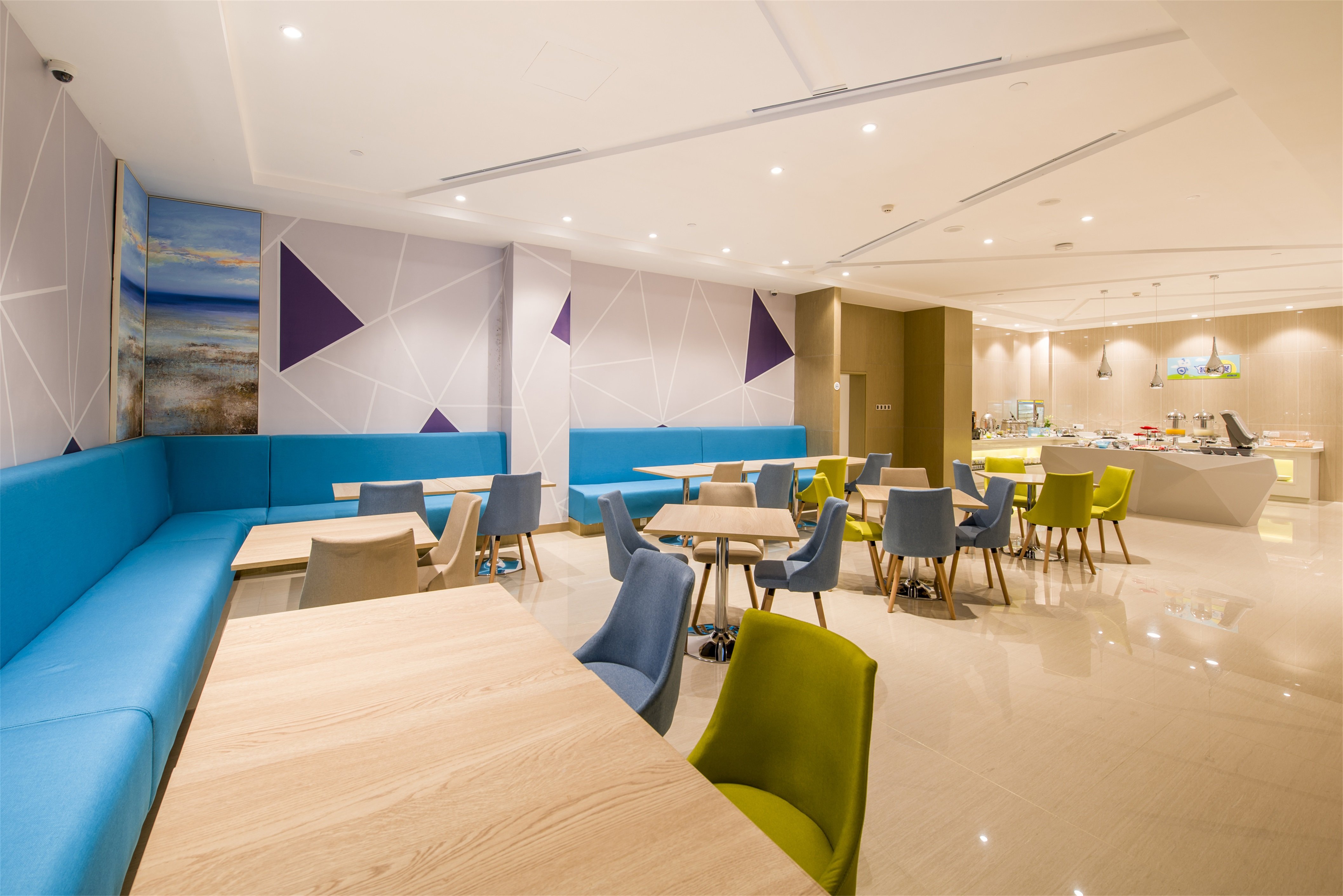 HOLIDAY INN EXPRESS CHENGDE DOWNTOWN 72/86