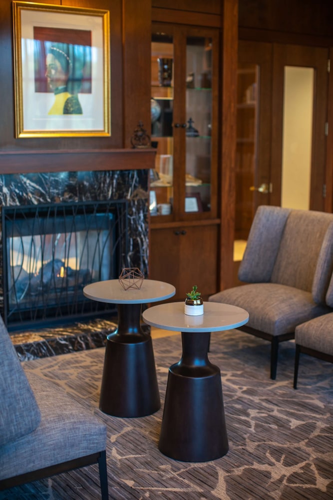 Hyatt Regency Coralville 33/66